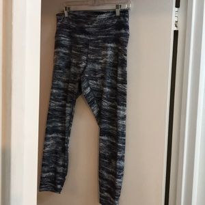 Lulu lemon printed cropped leggings